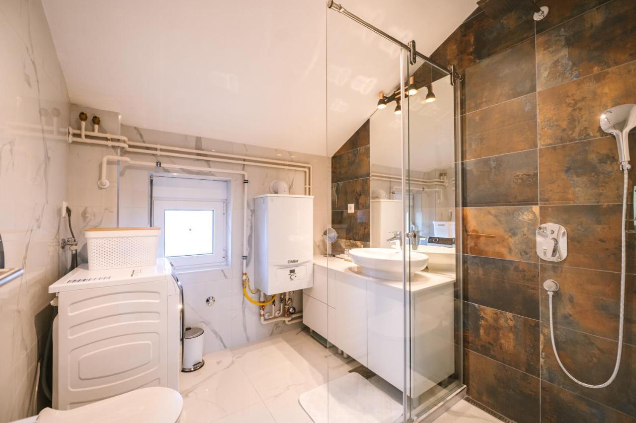 Mikonos Apartman Surcin ภายนอก รูปภาพ