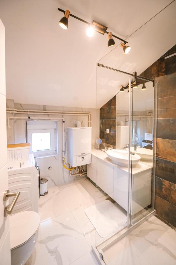 Mikonos Apartman Surcin ภายนอก รูปภาพ