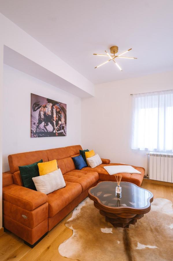 Mikonos Apartman Surcin ภายนอก รูปภาพ