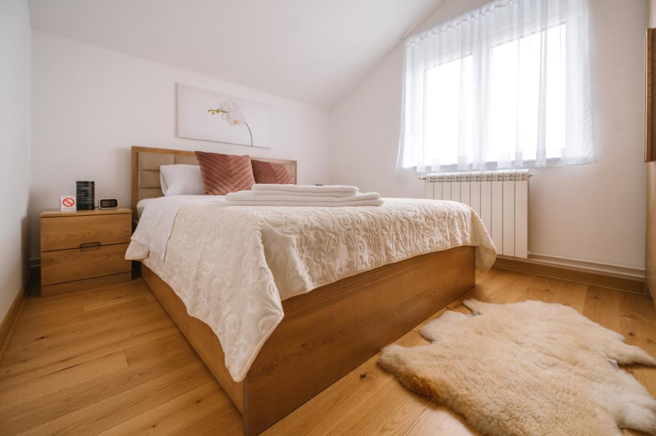 Mikonos Apartman Surcin ภายนอก รูปภาพ